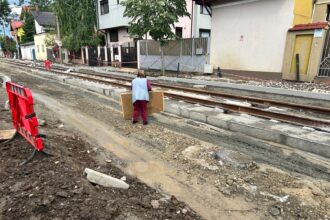 asediati in santier locuitorii de pe strada clabucet sunt blocati de modernizarea sinei de tramvai si se roaga sa nu aiba nevoie de ambulanta sau pompieri 6a183119cbef7