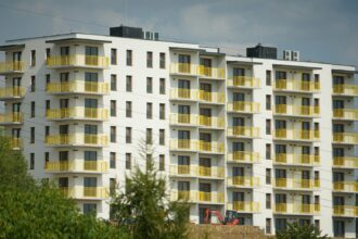 sectorul 4 atrage cei mai multi cumparatori de apartamente noi desi cele mai multe locuinte se construiesc in alte sectoare 6a0eae2914515