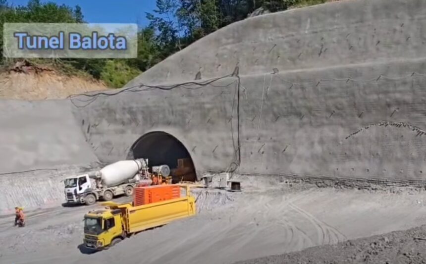 avans pe autostrada a1 cea care va lega bucurestiul de sibiu au inceput lucrarile la al treilea tunel de pe sectiune 2 6a2fb8fe96c1c