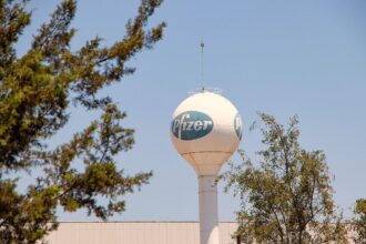 facias da in judecata guvernul 600 de milioane de euro din contractul pfizer nu trebuie platite de romani f1a4272f