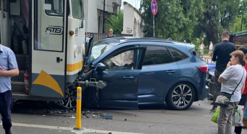 linia 5 blocata pe barbu vacarescu din cauza unui accident o masina a lovit un tramvai in circulatie 6a2195c639cdb