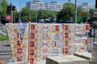 pregatirile pentru west side flower fest 2026 pe ultima suta de metri a inceput montarea decorului in parcul drumul taberei 6a2006a2e1f51