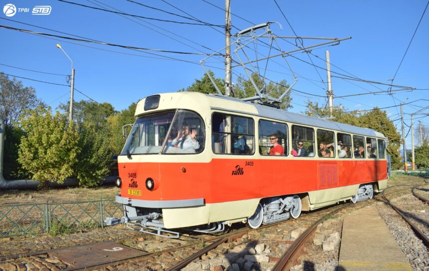 tramvaiele tatra isi iau ramas bun de la bucuresteni in iulie au loc ultimele plimbari cu batranele vagoane 6a2a9d2e3585d