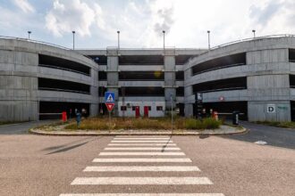 video parcarea supraetajata de la arena nationala redeschisa dupa 14 ani de abandon intra in functiune si parkride pantelimon 6a32862edd885