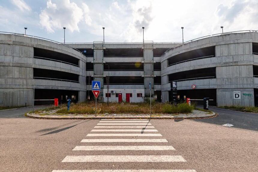 video parcarea supraetajata de la arena nationala redeschisa dupa 14 ani de abandon intra in functiune si parkride pantelimon 6a32862edd885