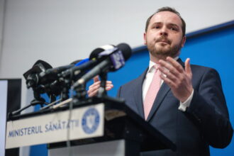 alexandru rogobete nu voi vota niciodata o lege care slabeste sistemul de sanatate fostul ministru critica masurile care afecteaza personalul medical 6a61bca757647