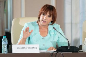 aur a votat pentru ca profesorii sa nu piarda prima de cariera didactica din cauza intarzierilor si incompetentei guvernului bolojan comunicat 6a69e02763bd2