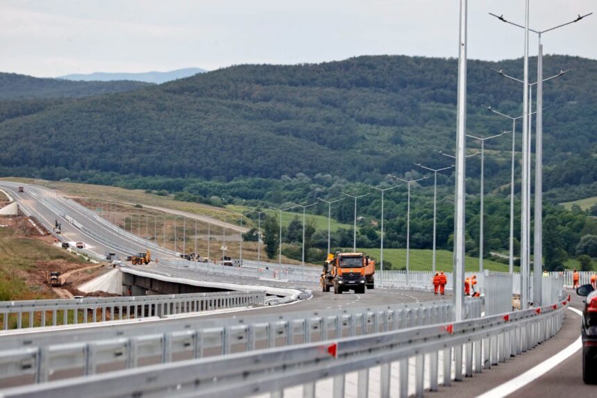 bolojan peste 40 km din autostrada transilvania intre cluj si zalau vor fi deschisi pana la 1 decembrie 6a5384d1cde50