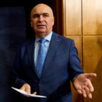 bolojan se tine legat cu lanturi de scaunul de la palatul victoria desi a fost demis de aproape trei luni 6a64d90a0c84f