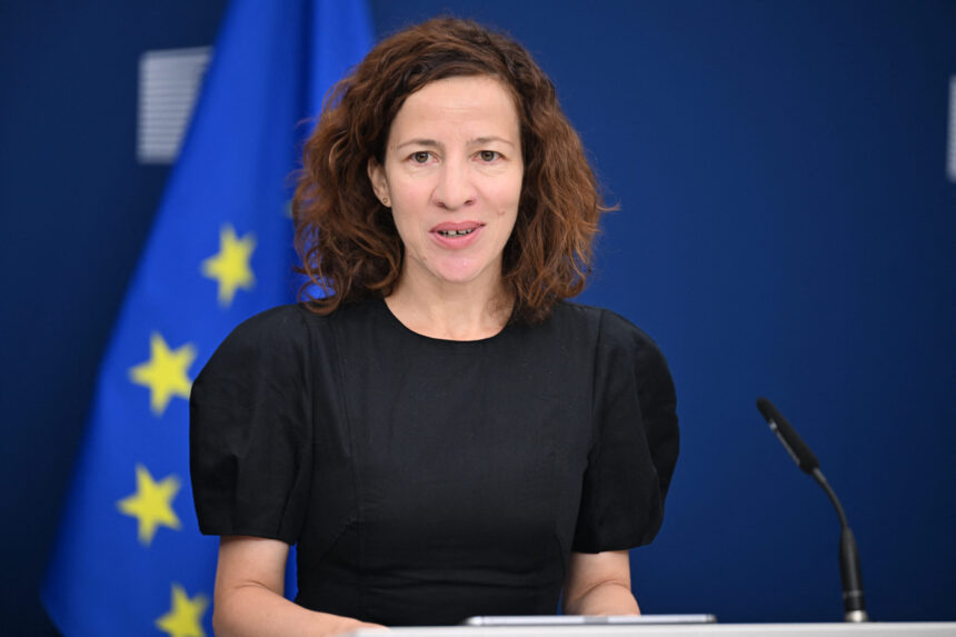 bruxelles ul adopta noile reguli privind certificatele de emisii roxana minzatu europa se poate decarboniza fara sa si inchida fabricile ce beneficii are romania 6a5a2cad0b8c3