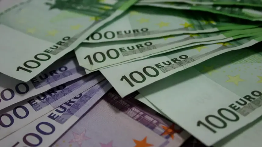 demnitarii romani trebuie sa isi declare averile ce contine si cum arata noua declaratie de interese financiara in legea adoptata de camera deputatilor ce modificari s au facut in noua lege a integ 6a69ebfe97c85