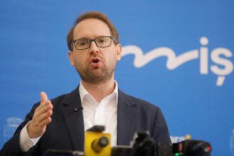 dominic fritz afirma ca soarta tarii nu depinde de legea salarizarii nu vine apocalipsa daca nu gasim un consens politic pentru o lege buna 6a6b98ca65060