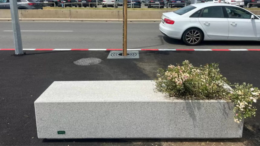 ecovol sa companie publica din voluntari sustine ca a platit pentru banci cu jardiniere incorporate de cinci ori mai mult decat costa cele de lemn pentru ca rezista la vandalism 6a62262f48eb8