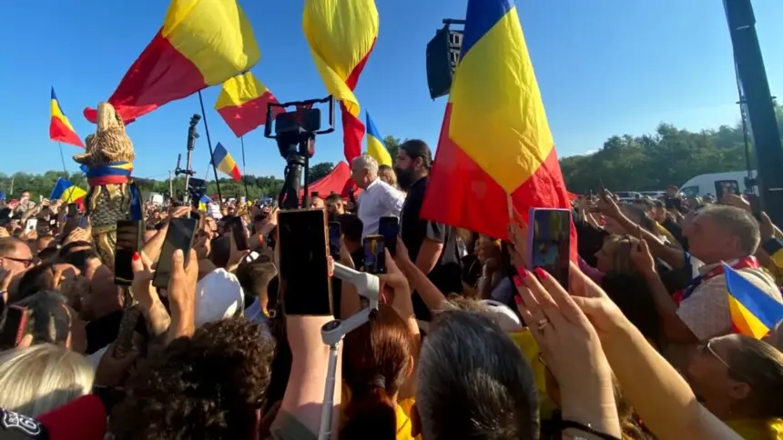 in timp ce trantorul george simion sta tolanit la plaja in italia calin georgescu ridica partidul aur simion trebuie sa plece 6a66527384962