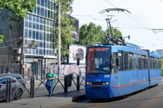 incep lucrarile de reabilitare a caii de rulare a tramvaielor de pe bd dinicu golescu programul de transport se schimba 6a488d3fbec1b