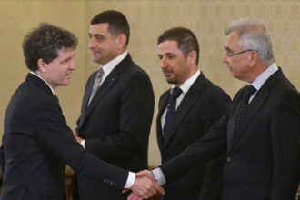 liderul senatorilor aur il acuza pe nicusor dan a devenit garantul crizei politice desi ar fi trebuit sa fie un garant al democratiei 6a509dd9ac3db
