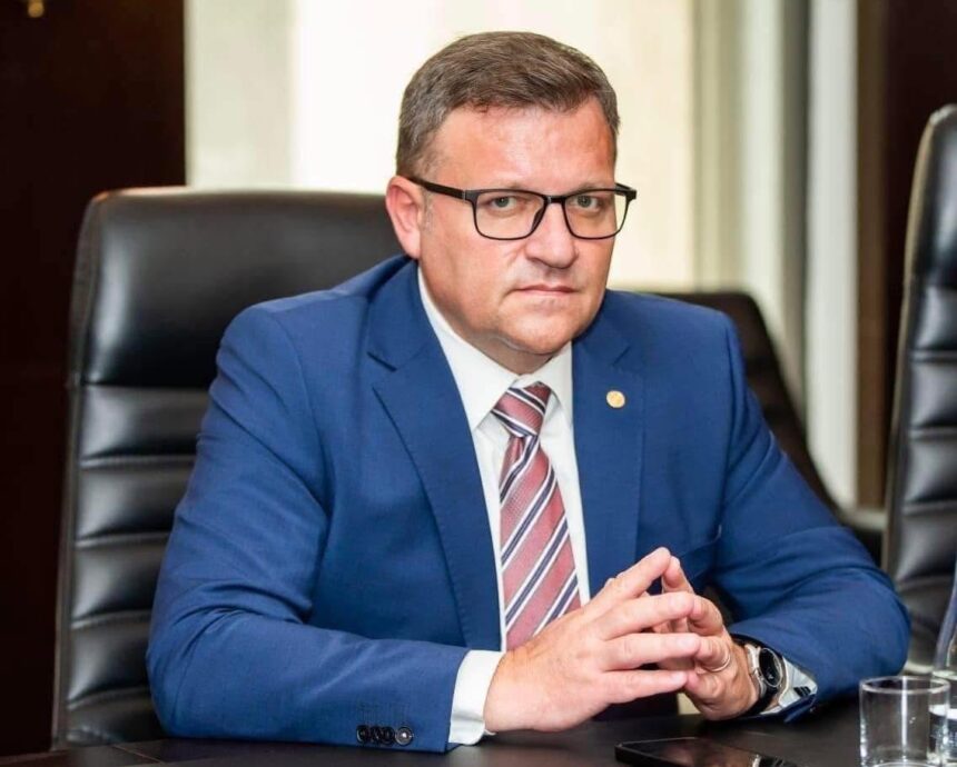 marius budai nemultumit de legea salarizarii un profesor debutant risca sa castige mai putin decat un curier care livreaza mancare 6a65e711d604a