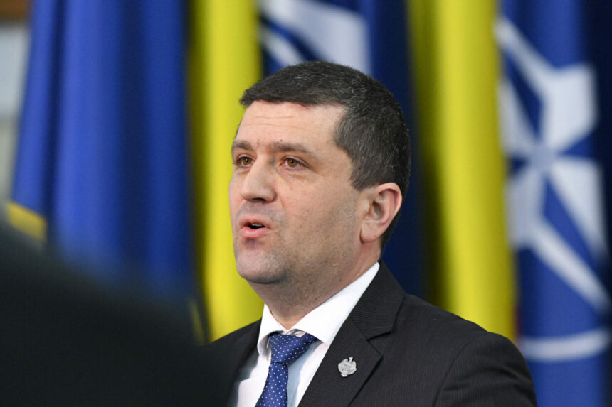 ministrul apararii doua blocuri din pitesti au fost construite ilegal langa un depozit de munitie cazul sesizat la dna 6a59e66c1fc55