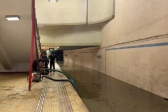 o angajata metrorex intubata dupa inundatia de la statia piata victoriei lider de sindicat toti care prezentati probleme de respiratie sa mergeti la spital club feroviar 6a4e43be94152