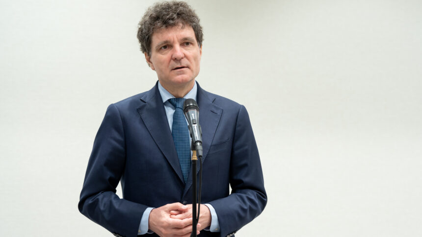 presedintele nicusor dan n a mai desemnat de 29 de zile niciun candidat pentru functia de premier ce spun juristii si deciziile ccr 6a5f4f772d8a3