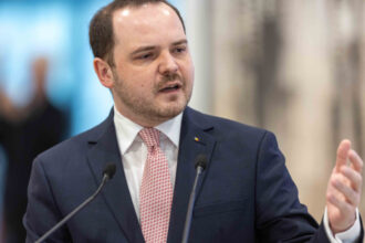 rogobete il critica pe bolojan pe fondul grevei din sanatate reforma nu inseamna sa golesti spitalele de doctori 6a68e03ebaa1b