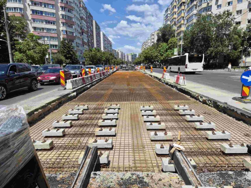 se monteaza sina de tramvai pe ultimii 50 de metri ai santierului de pe bulevardul chisinau club feroviar 6a5737edc7c41