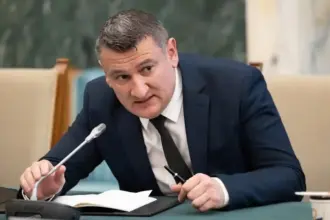 seful cadastrului laurentiu blaga clientul pnl florin roman definit de presa drept obsedatul de contracte cu statul 6a606151d029e