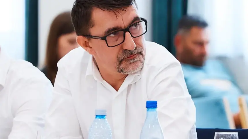 senatorul udmr lorand turos e indicat de o publicatie ungara ca ar prelua prin achizitie 12 frecvente radio in transilvania care se aflau sub controlul fidesz 6a664201d37b8