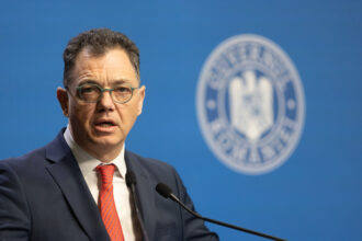 stefan radu oprea o acuza pe oana gheorghiu ca exagereaza reforma companiilor de stat romania a pierdut 200 de milioane de euro 6a539e9a711e0