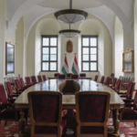 ungaria scandalul magyar orban ajunge la faza pe covoare franjuri rupti si o pata descoperite la bunurile istorice din karmelita 6a68c491626d9