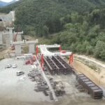 video a inceput montarea tablierul metalic la viaductul valea plesei pe sectiunea 2 a autostrazii a1 cea care va lega bucurestiul de sibiu 6a69acb88a80a