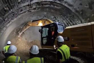 video avans pe autostrada care va lega bucurestiul de sibiu prima galerie a tunelului boita aflat pe sectiunea 2 a fost strapunsa 6a5e780196796