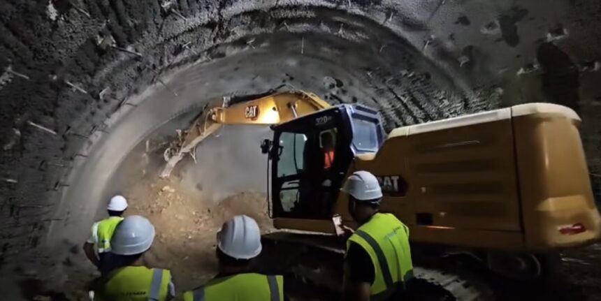 video avans pe autostrada care va lega bucurestiul de sibiu prima galerie a tunelului boita aflat pe sectiunea 2 a fost strapunsa 6a5e780196796