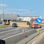video un camion cu cereale s a rasturnat pe centura bucurestiului traficul este ingreunat 6a5e5c0cb2b55