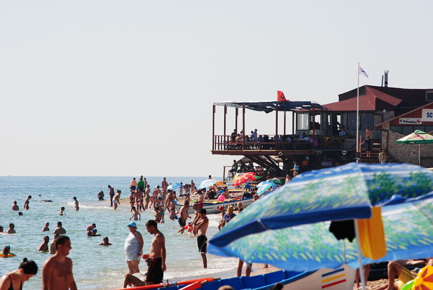 100 grad de ocupare si peste 210 000 de turisti pe litoral in weekendul de ziua marinei si sfanta maria 6a832f51e3be9
