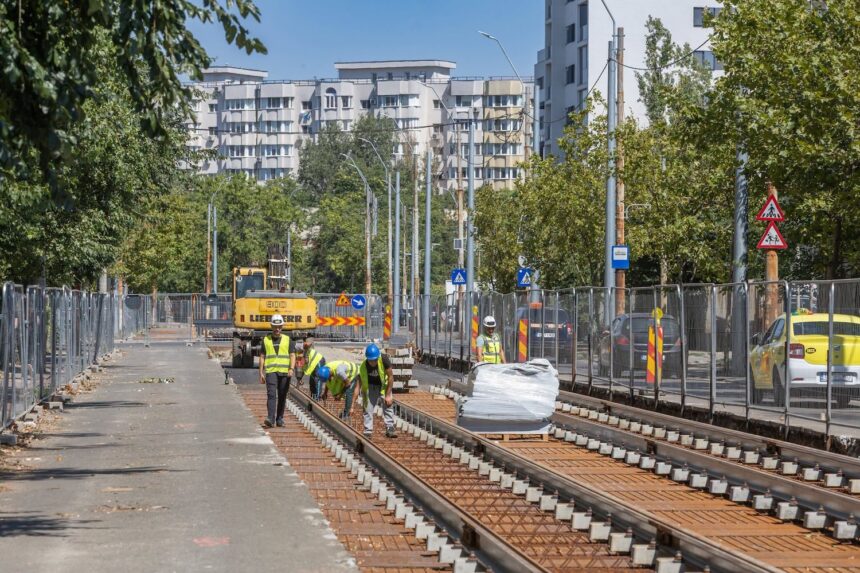 a inceput montarea sinelor pe inca un tronson din lotul 1 cel mai lung santier de modernizare a liniei de tramvai din bucuresti 6a83136db1d0d