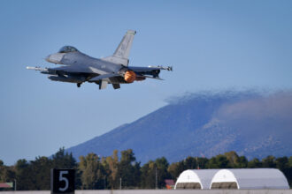 amenintarile iranului par sa dea roade americanii si au retras avioanele cisterna din bulgaria 6a89f10219572