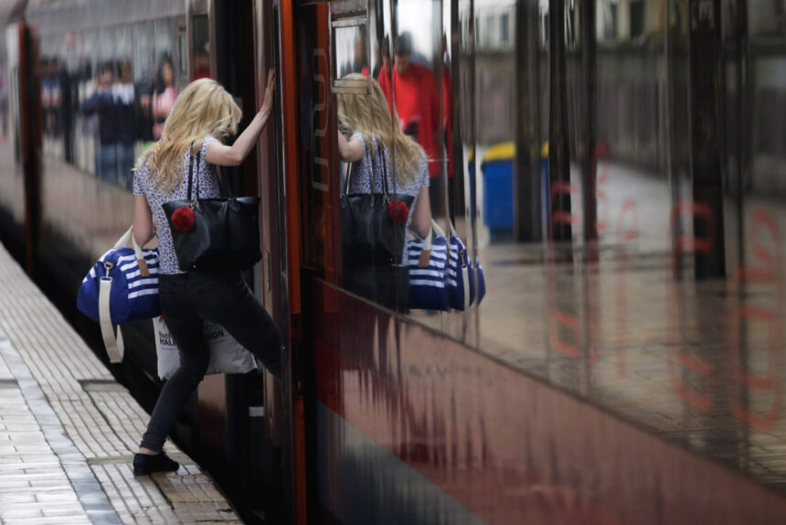 creste numarul trenurilor de naveta catre bucuresti cat costa biletul de la rosiori 6a858c3fea3a0