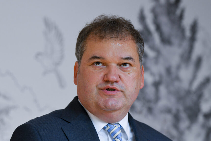 ministrul cseke attila face precizari despre consilierii locali si judeteni angajati in institutiile publice nu exista incompatibilitate 6a8dcbaf1ffe7