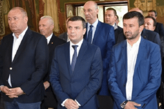 noi vrem asfalt protest al locuitorilor din mai multe localitati din caras severin spun ca s au saturat de drumul cu gropi 6a8be47419266