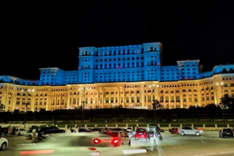 palatul parlamentului va fi iluminat in culorile ucrainei romania marcheaza ziua independentei ucrainei 6a883d03a3623