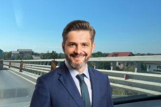 primarul comunei berceni nu raspunde la intrebarile jurnalistilor despre podul peste autostrada a0 dar se contrazice cand vorbeste public despre informatii eronate miza un drum ag 6a80b6b3f2736