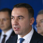 sa iasa din palatul victoria bogdan ivan il provoaca pe bolojan sa mearga in fabrici 6a81896faacfc