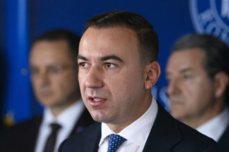 sa iasa din palatul victoria bogdan ivan il provoaca pe bolojan sa mearga in fabrici 6a81896faacfc