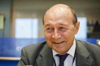 traian basescu il arata cu degetul pe bolojan e nedemn sa pescuiasca parlamentari de la aur 6a6dddb612484