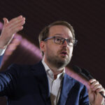 usr il reconfirma in unanimitate pe dominic fritz la conducerea partidului dupa decizia ccr in cazul acestuia 6a85e0507167e