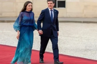 concubina lui nicusor dan sub asalt in parlament aur vrea sa i interzica mirabelei gradinaru sa l insoteasca pe seful statului si sa reprezinte romania in plan extern 6ad0a380a4590