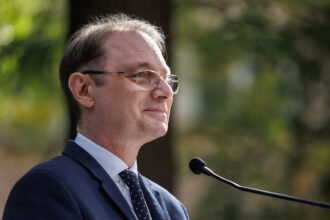 guvernul luca niculescu ar putea obtine aproape 300 de voturi in parlament cu peste 60 mai multe decat pragul necesar investirii simulare mediafax 6acfafe8620a5