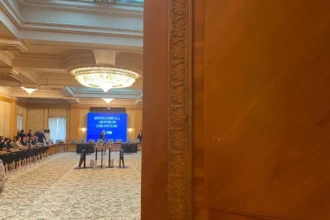 surse contre in sedinta pnl intre un parlamentar din tabara vestea si blaga scarlat a rabufnit o minima recunostinta din partea celor care ne au facut tradatori 6acf69350aa4b