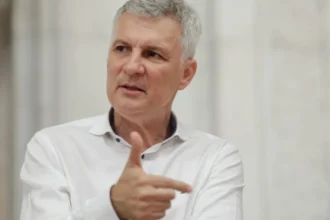 video daniel zamfir explica episodul in care a semnat ca nu va vota guvernul luca niculescu intre timp ajungand ministru in acest guvern jur daca inteleg care e problema 6ad0fee775df1